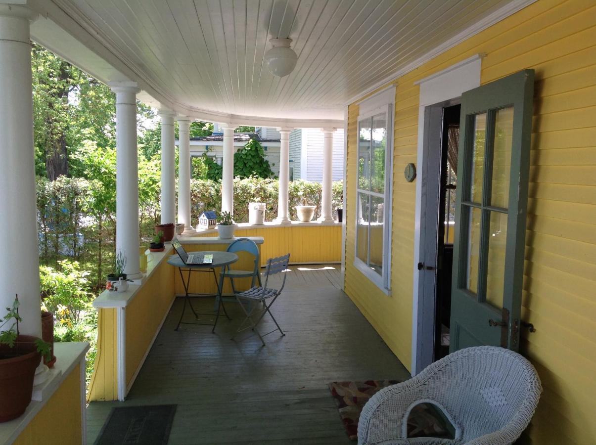 The Yellow House Bed & Breakfast Stanstead Plain ภายนอก รูปภาพ