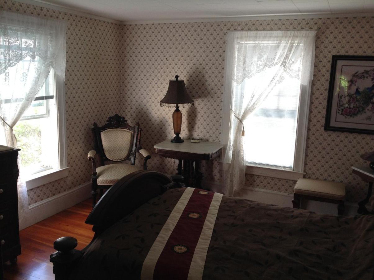The Yellow House Bed & Breakfast Stanstead Plain ภายนอก รูปภาพ